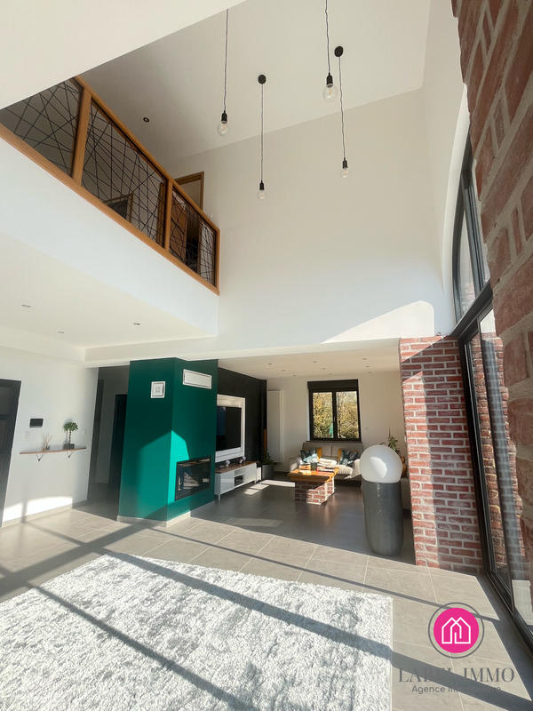 Maison - 230 m² - 6 pièces