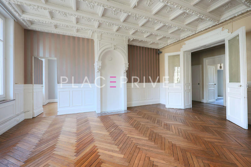 Appartement - 158 m² - 6 pièces