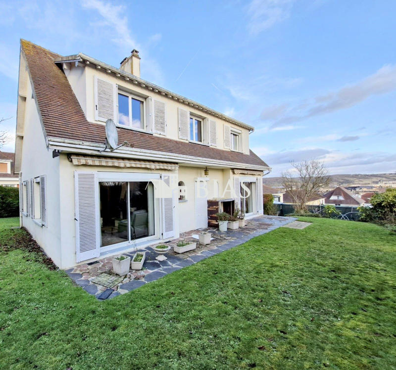 Maison traditionnelle - 140 m² - 5 pièces