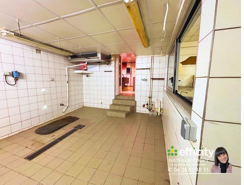 Local commercial - 215 m² - 8 pièces