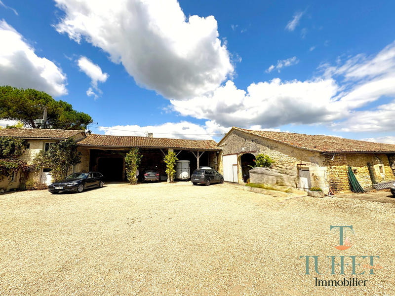 Maison - 274 m² - 9 pièces