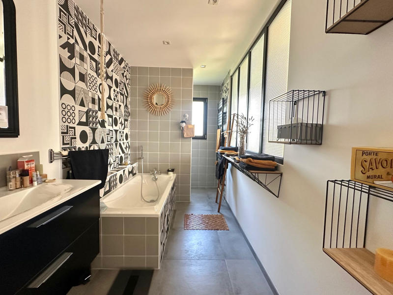 Maison - 250 m² - 7 pièces