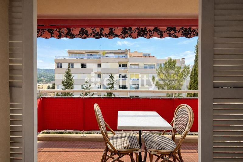 Appartement - 90 m² - 5 pièces