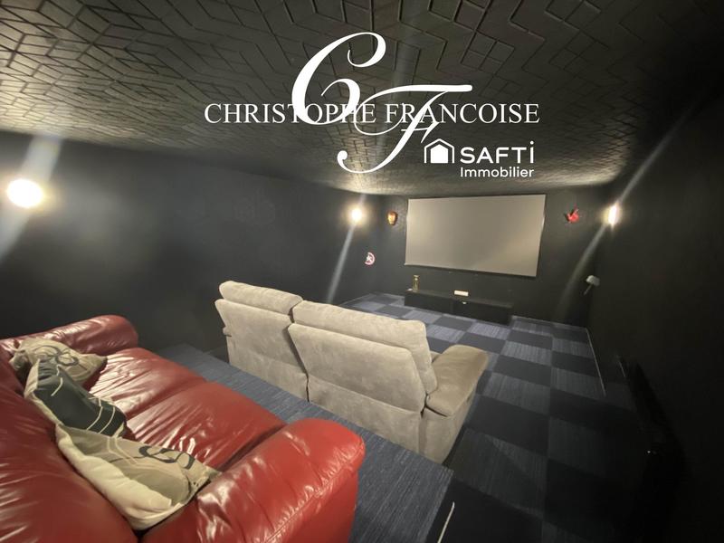 Maison - 200 m² - 6 pièces