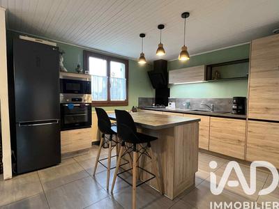 Maison - 99 m² - 4 pièces