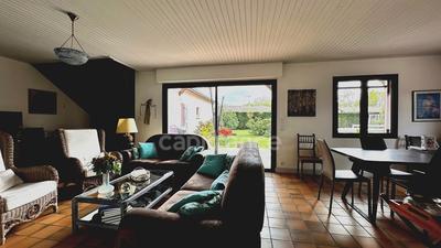 Maison - 200 m² - 8 pièces