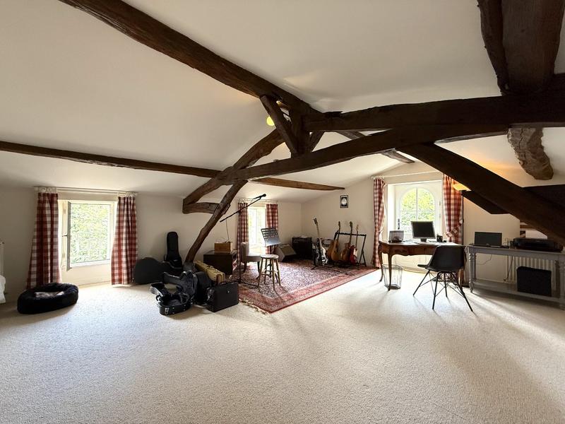 Maison - 247 m² - 8 pièces