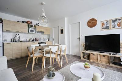 Appartement - 98 m² - 6 pièces