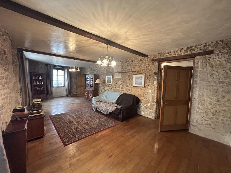 Maison en pierre - 217 m² - 6 pièces