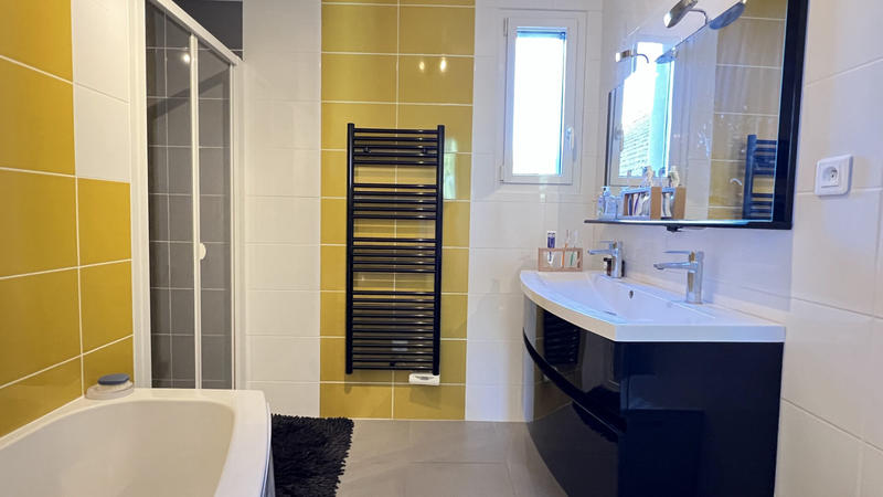 Maison - 1 730 m² - 8 pièces