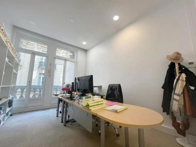 Bureau - 351 m²