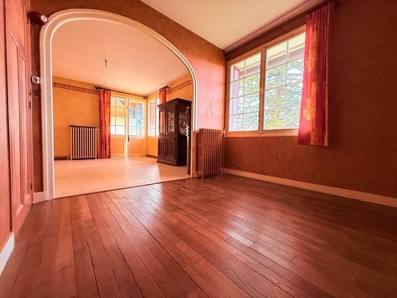 Maison - 168 m² - 10 pièces