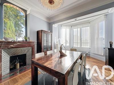 Maison - 210 m² - 8 pièces