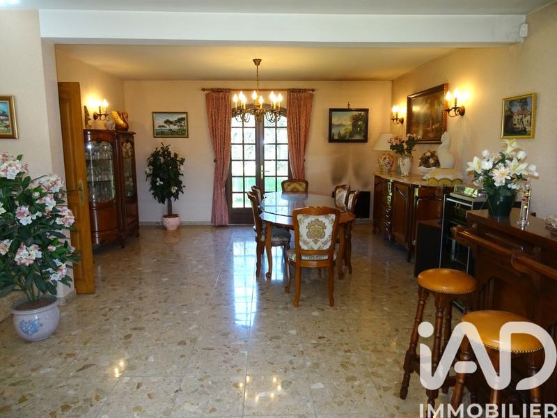 Maison - 195 m² - 9 pièces