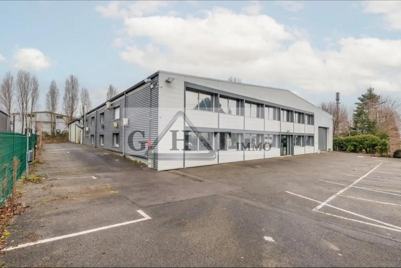 Entrepôt - 2 345 m²