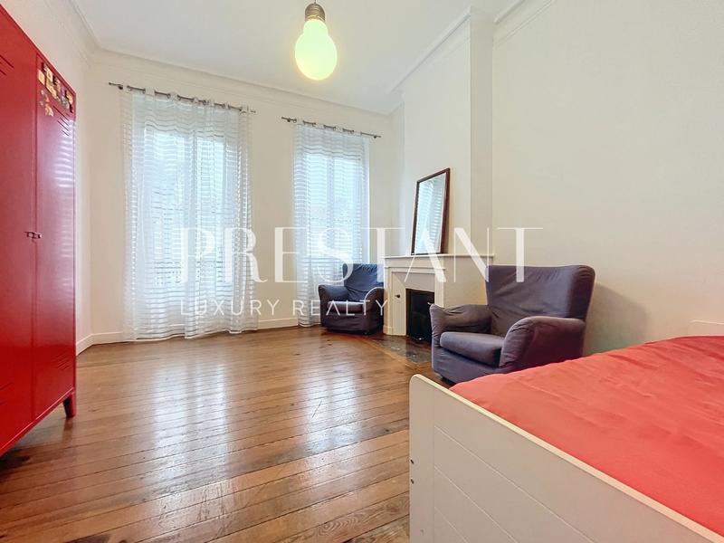 Maison - 200 m² - 7 pièces