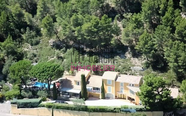 Maison - 294 m² - 12 pièces