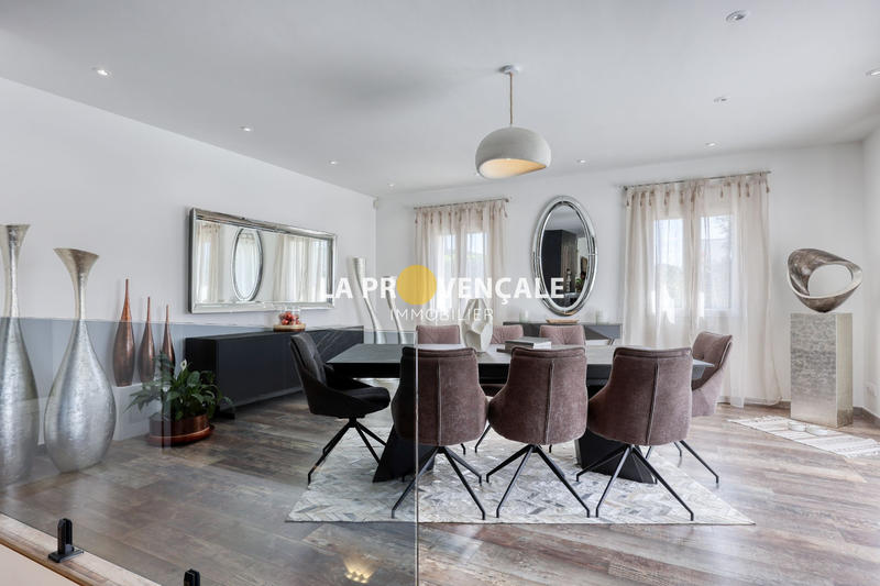 Maison - 250 m² - 6 pièces