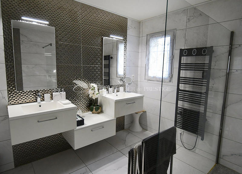 Villa - 200 m² - 7 pièces