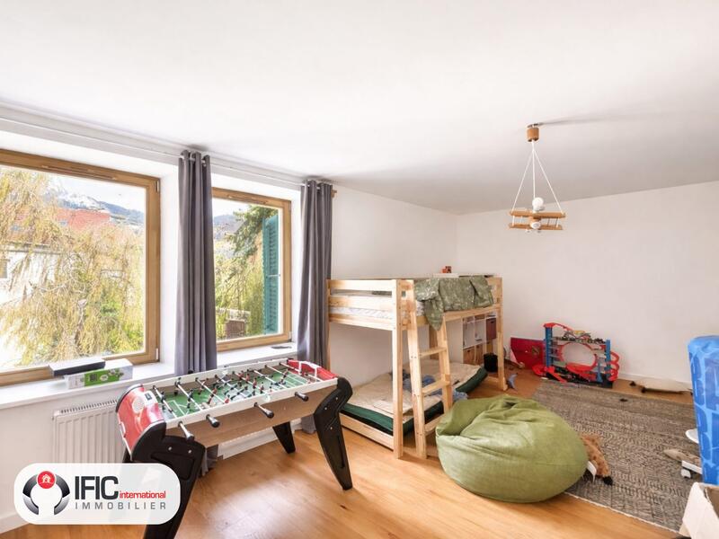 Maison - 252 m² - 8 pièces