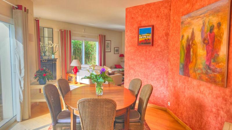 Maison - 216 m² - 8 pièces