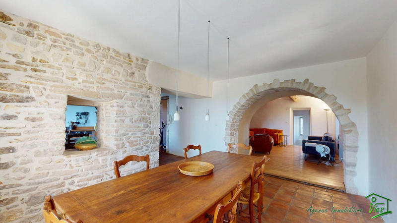 Maison - 202 m² - 6 pièces