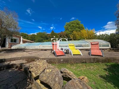 Maison - 183 m² - 6 pièces