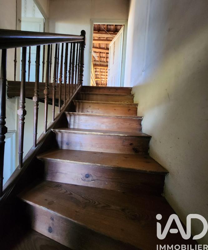 Maison - 256 m² - 5 pièces