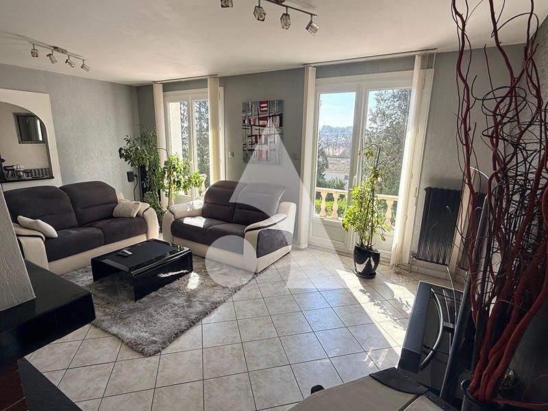 Maison - 121 m² - 6 pièces