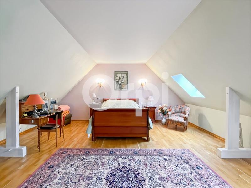 Maison - 216 m² - 6 pièces