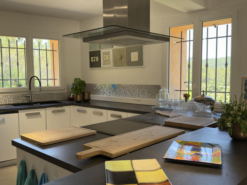 Villa - 242 m² - 6 pièces