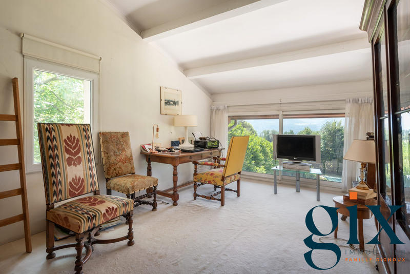 Maison - 286 m² - 8 pièces