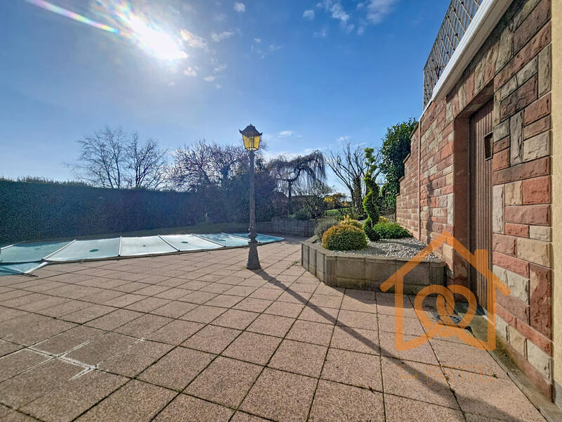 Maison - 249 m² - 7 pièces