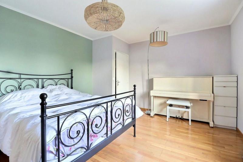 Maison - 241 m² - 8 pièces