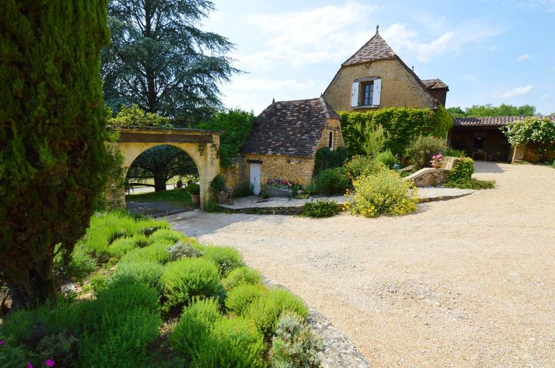 Propriété - 287 m² - 13 pièces