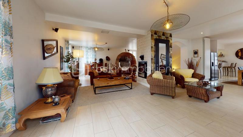 Appartement - 246 m² - 6 pièces