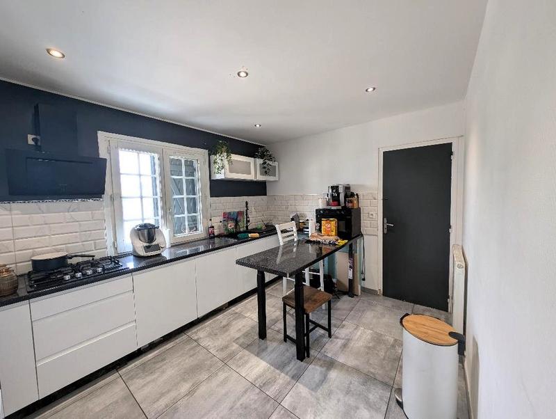 Maison traditionnelle - 180 m² - 8 pièces