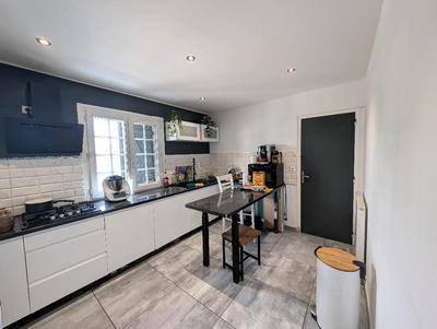 Maison traditionnelle - 180 m² - 8 pièces