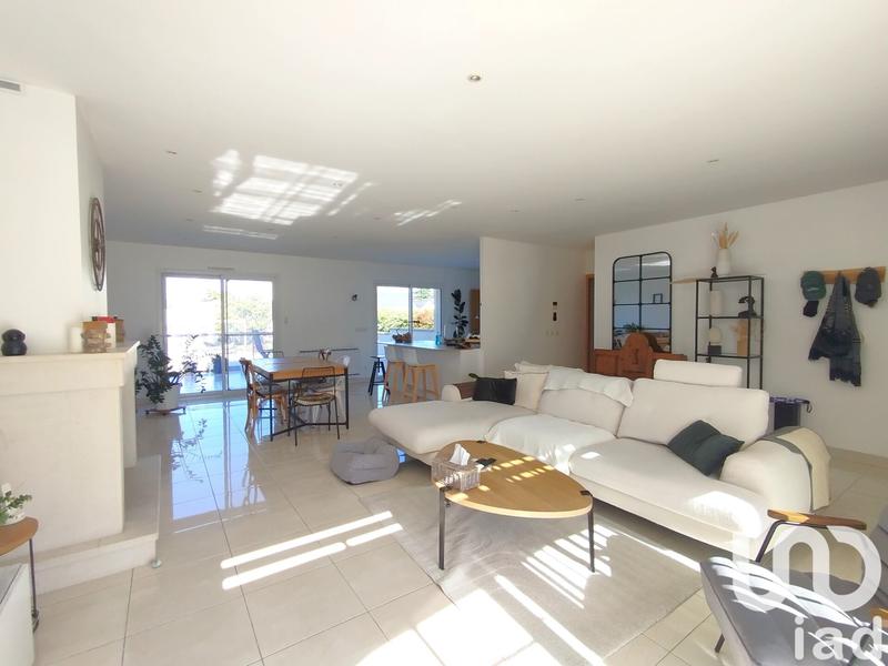 Maison - 213 m² - 9 pièces