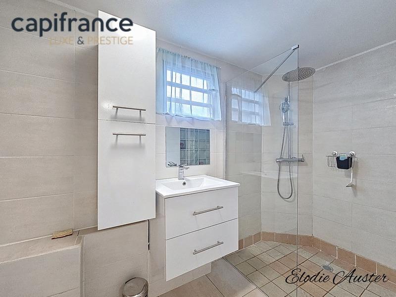 Villa - 197 m² - 9 pièces