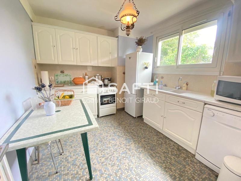 Maison - 220 m² - 6 pièces