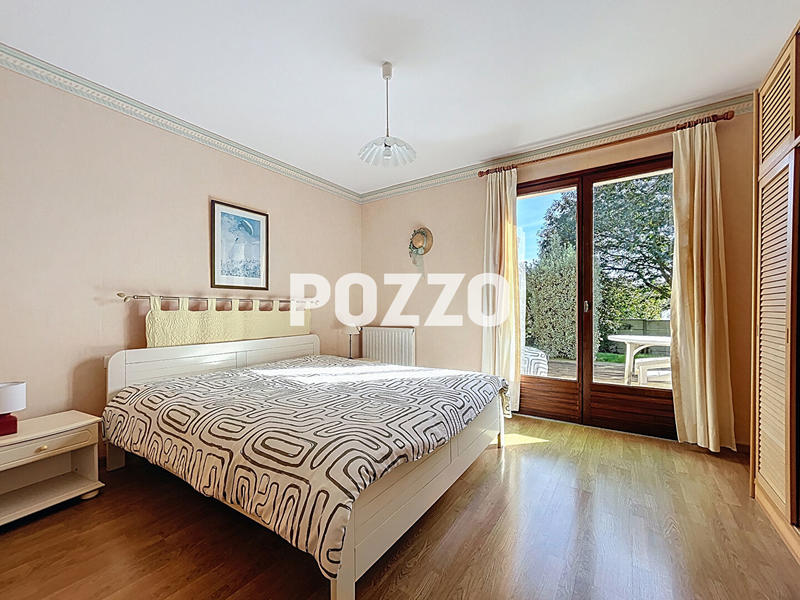 Maison - 302 m² - 9 pièces