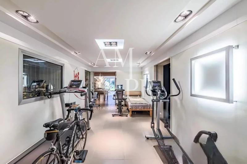 Villa - 555 m² - 10 pièces