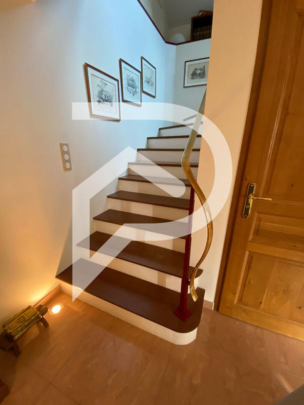 Maison - 282 m² - 7 pièces