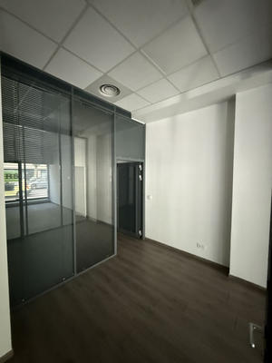 Local commercial - 96 m² - 5 pièces