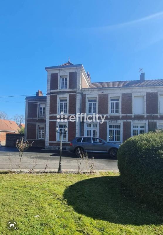 Maison - 954 m² - 40 pièces