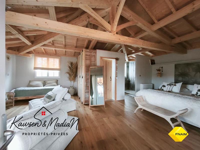 Maison - 240 m² - 7 pièces