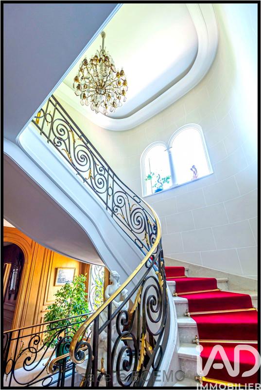 Maison - 555 m² - 15 pièces