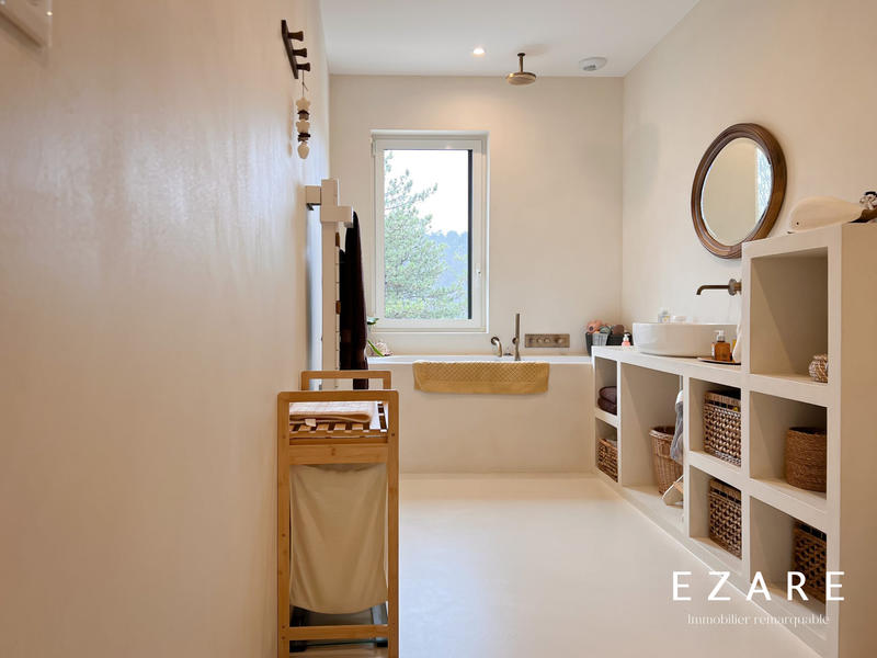 Maison - 384 m² - 10 pièces