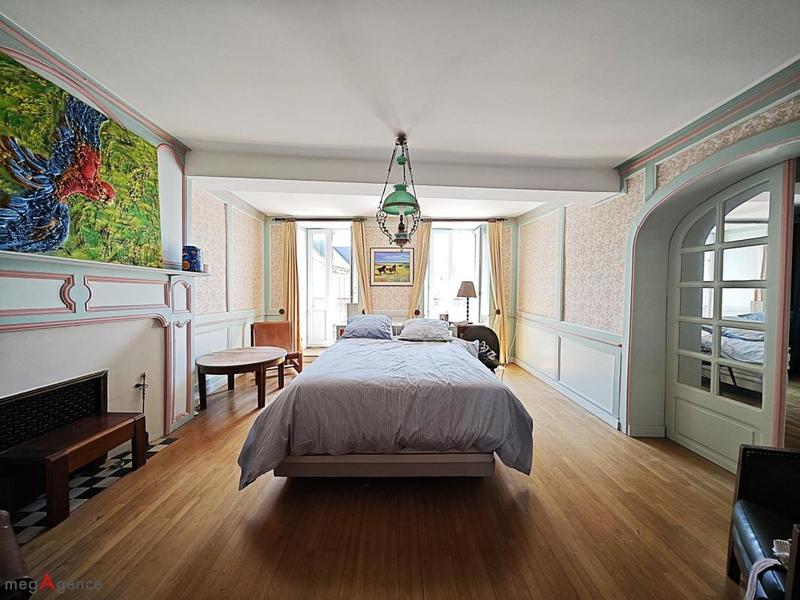 Maison - 280 m² - 10 pièces